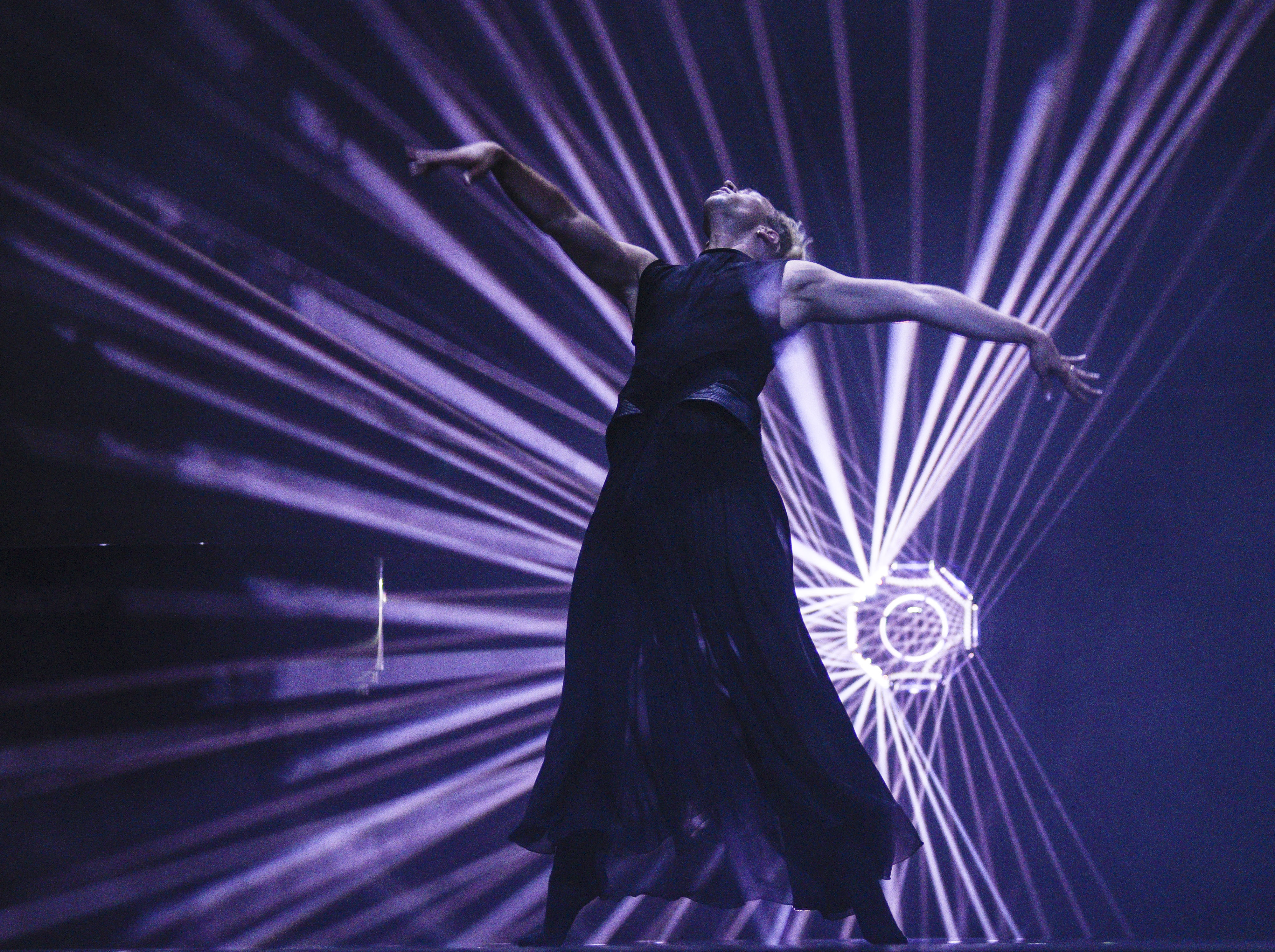 Unseen — back arch duet